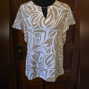 Sara Michelle Beige and White Flutter Sleeve V-Neck Blouse